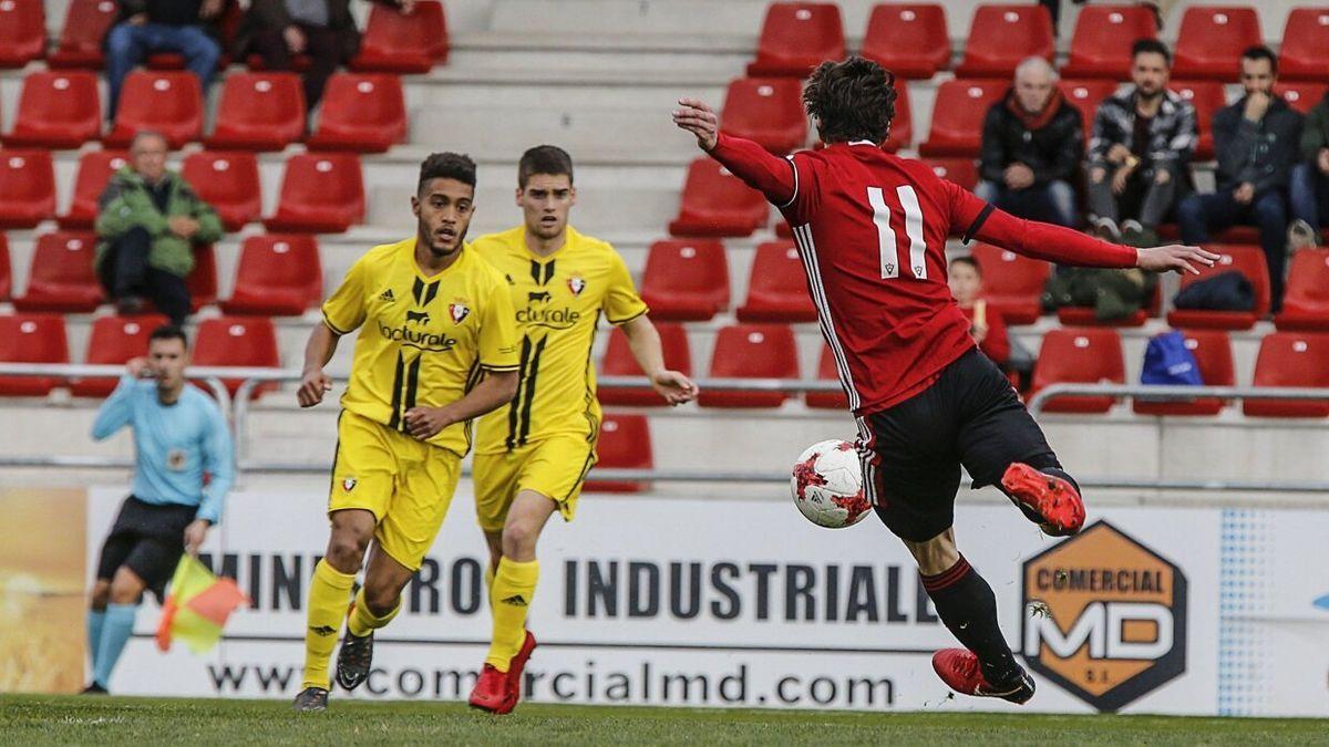 Endika y Otegui, durante un partido con Osasuna Promesas.