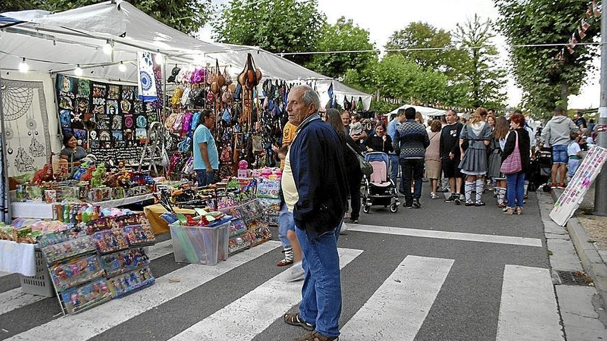 Tramo de Mendiko cerrado al tráfico en una edición anterior de las fiestas.