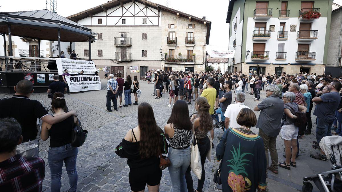 Final de la manifestación en la Plaza de los Fueros de Altsasu.