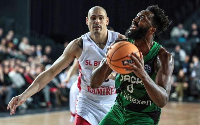 Olaseni es una de las piezas claves del Darussafaka. Olaseni es una de las piezas claves del Darussafaka.