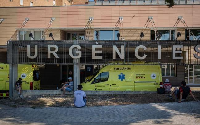 Dos ambulancias en el Hospital Universitario Arnau de Vilanova de Lleida. Dos ambulancias en el Hospital Universitario Arnau de Vilanova de Lleida.