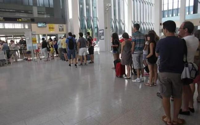 Imagen del aeropuerto de Noain Imagen del aeropuerto de Noain