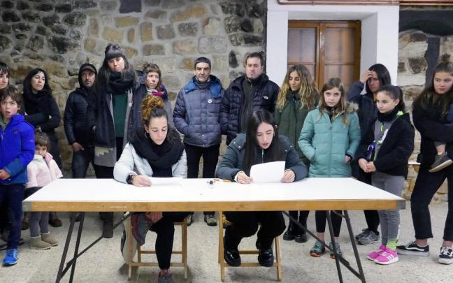 Altsasuneuskara ainguratu gura taldea, en la presentación de la campaña.