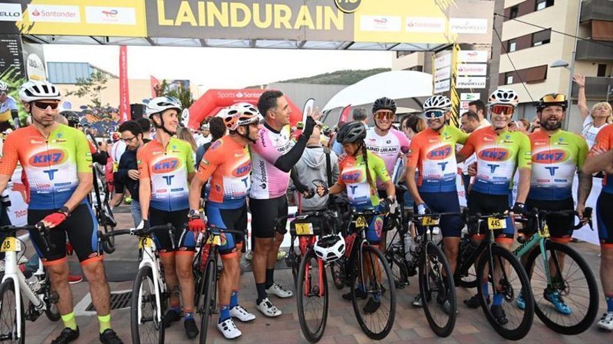 Inicio de la carrera, con Miguel Indurain en el centro