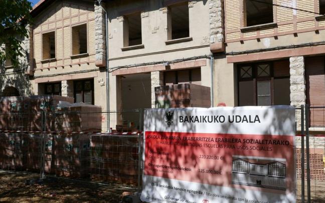 Las obras se están llevando a cabo en la planta baja de las antiguas escuelas. Las obras se están llevando a cabo en la planta baja de las antiguas escuelas.