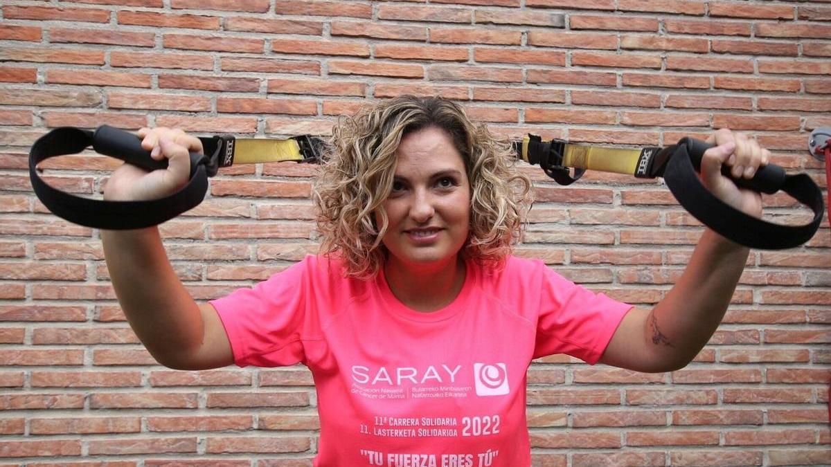 Raquel Hontañón, durante una clase del grupo de Cocemfe en el gimnasio On Fitness de La Morea.