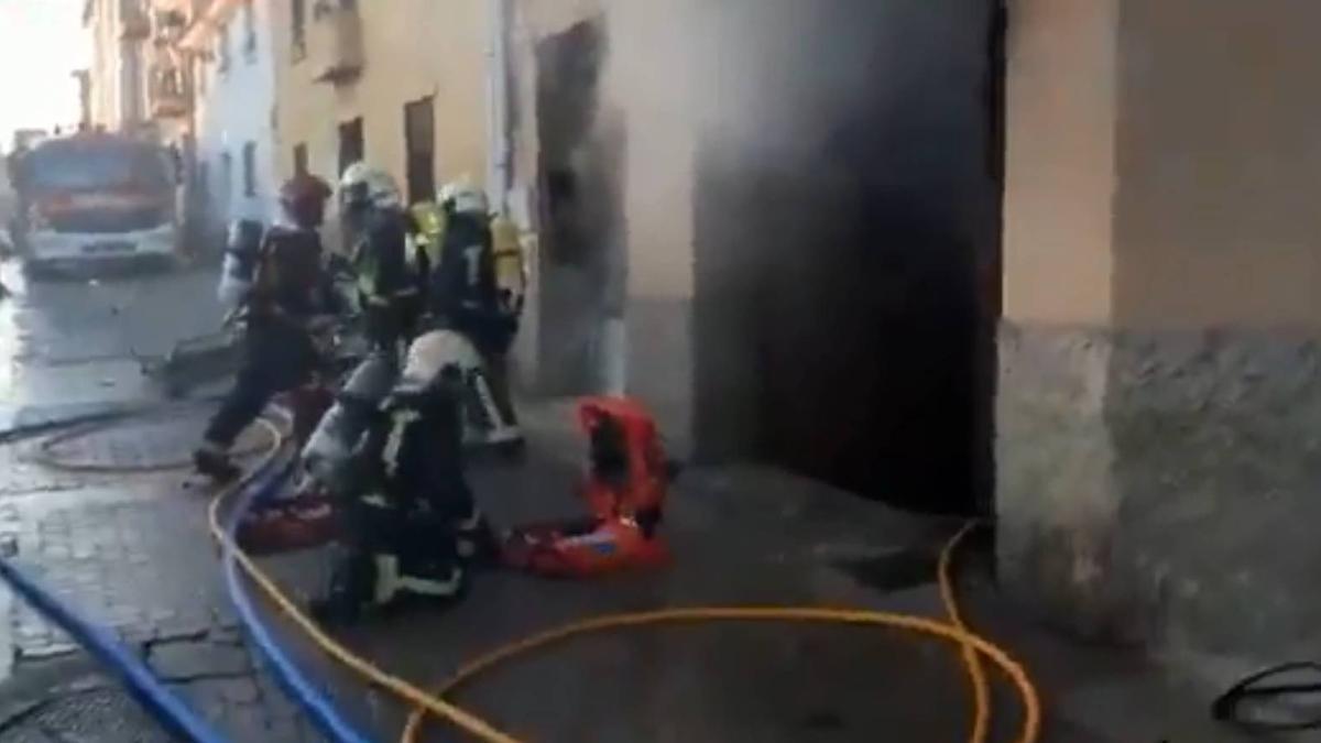 Imágenes del incendio ocurrido en la calle San Miguel de Tudela