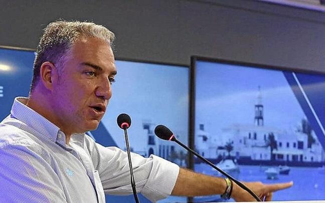 El&iacute;as Bendodo, ayer en Arrecife (Lanzarote). | FOTO: EFE