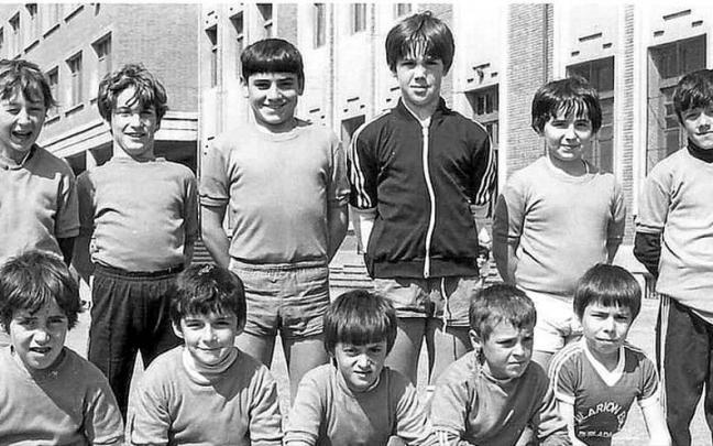 Los or&iacute;genes del Club BM Burlada hay que buscarlos en el colegio Hilari&oacute;n Eslava de la localidad en la d&eacute;cada de los 70. All&iacute; comenzaron a gestarse los primeros equipos, compuestos principalmente por los alumnos que acud&iacute