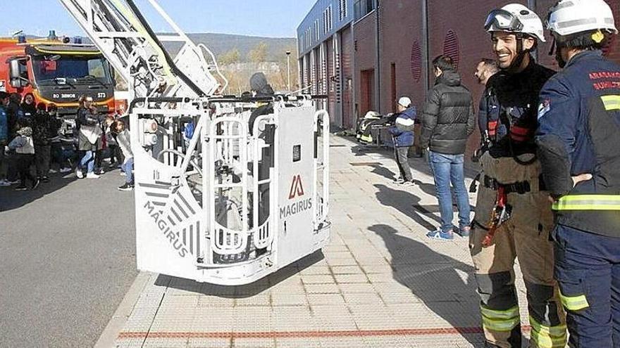 Puertas abiertas en el parque de bomberos de Nanclares.