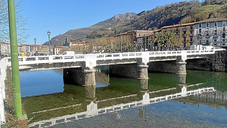 Puente de Nafarroa Hiribidea o puente Nuevo, que será demolido según el proyecto redactado. | FOTO: M.S.S.