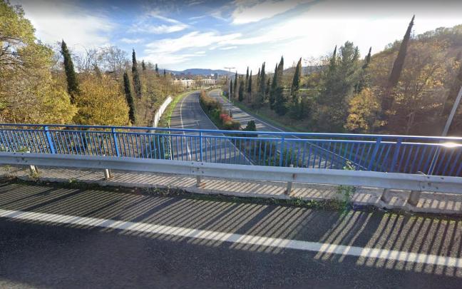 Ronda de Pamplona a la altura de Berriozar, donde tuvo lugar el accidente.