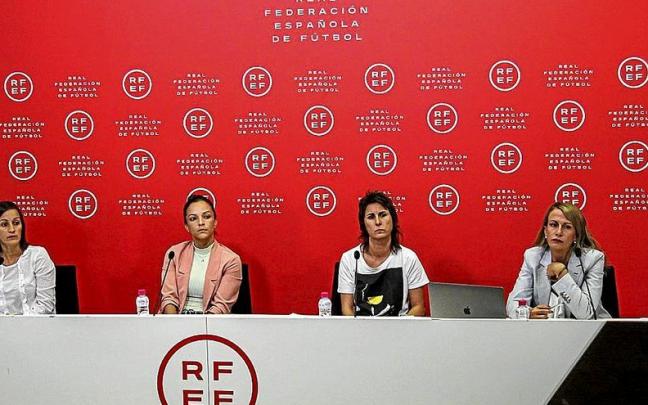 De izda a dcha: Gualupe Porras, Marta Huerta de Aza, Marta Fr&iacute;as y Yolanda Parga.