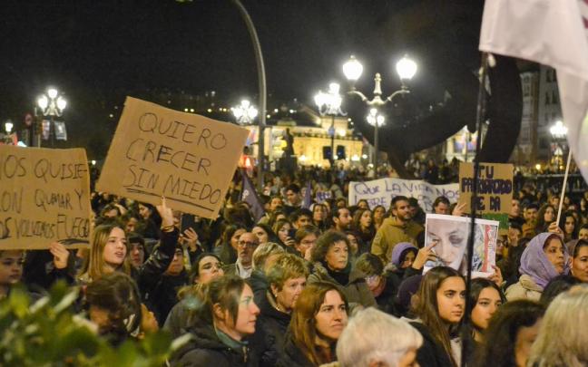 Miles de mujeres salen a la calle en el 25N