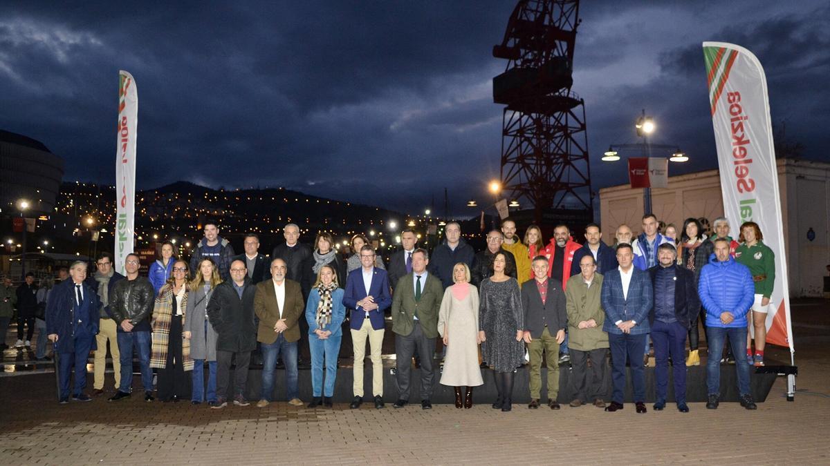 Foto de familia de los participantes en el evento que tuvo lugar ayer en Itsasmuseum de Bilbao. | FOTO: MAIDER GOIKOETXEA