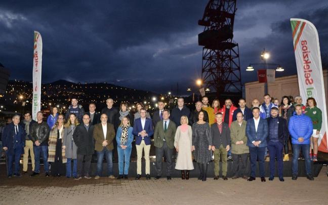 Foto de familia de los participantes en el evento que tuvo lugar ayer en Itsasmuseum de Bilbao. | FOTO: MAIDER GOIKOETXEA