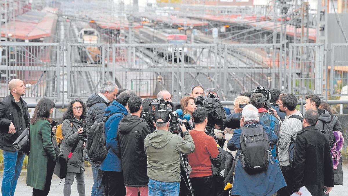 La ministra Raquel Sánchez, durante su visita a Irun el pasado diciembre, para dar cuenta del proyecto de la futura estación internacional. | FOTO: E.P.