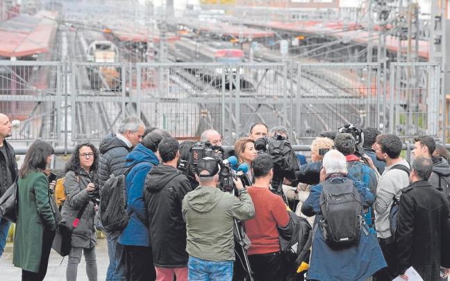 La ministra Raquel Sánchez, durante su visita a Irun el pasado diciembre, para dar cuenta del proyecto de la futura estación internacional. | FOTO: E.P. La ministra Raquel Sánchez, durante su visita a Irun el pasado diciembre, para dar cuenta del proyecto de la futura estación internacional. | FOTO: E.P.