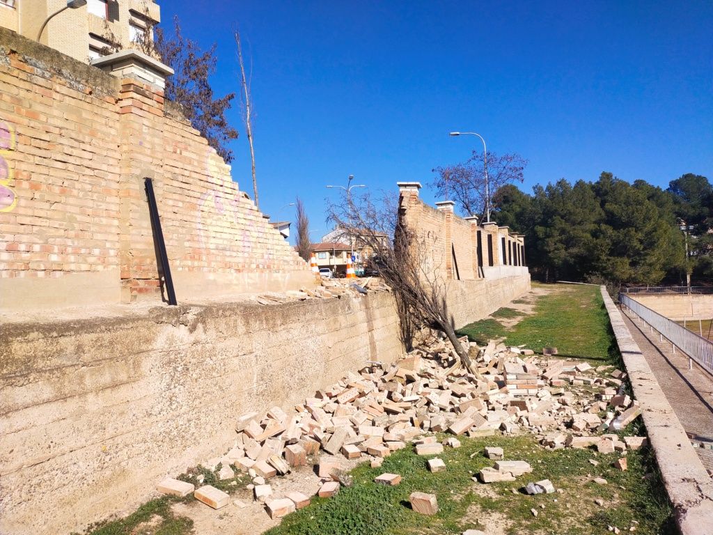 Imagen del derrumbe causado en el murete