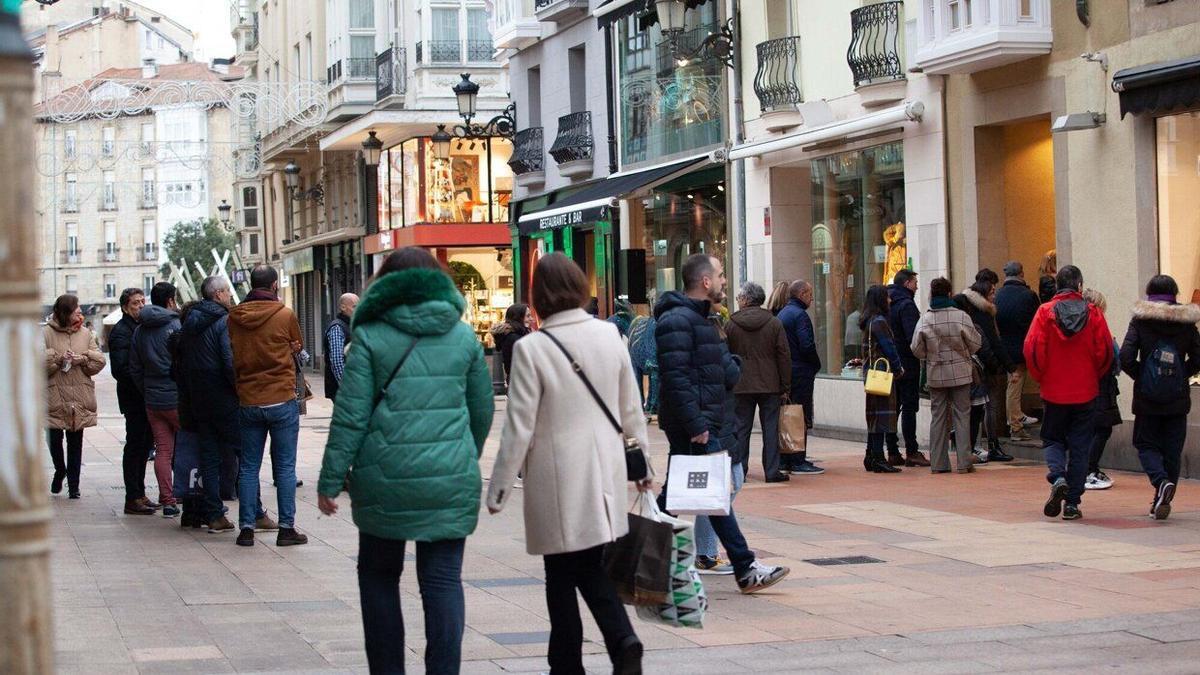 Primer dia de rebajas en Vitoria.
