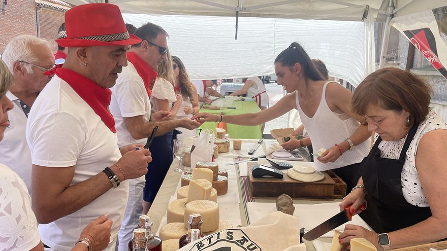 Puesto de quesos en la degustación de San Adrián