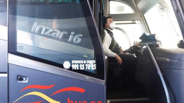 La mascarilla dejará de ser obligatoria en los transportes.