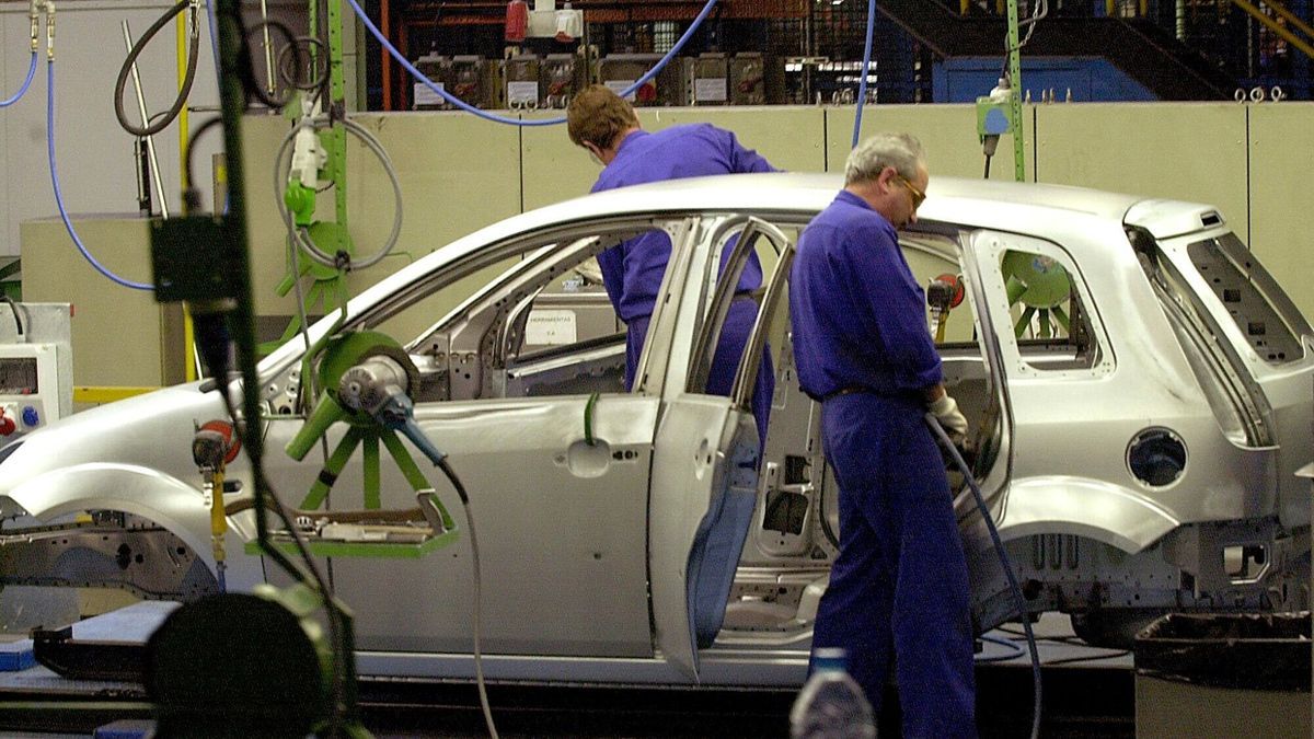 Imagen de archivo de la cadena de producción de la planta de Ford en Almussafes.