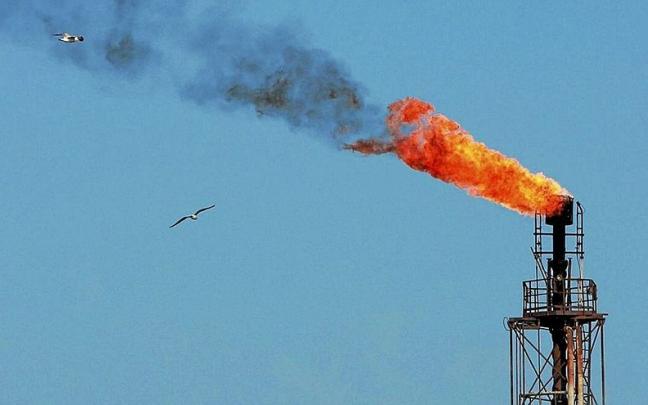 Una instalación petrolera en Noruega, que ha nutrido su fondo soberano con los beneficios de la explotación del crudo y el gas. | FOTO: EFE Una instalación petrolera en Noruega, que ha nutrido su fondo soberano con los beneficios de la explotación del crudo y el gas. | FOTO: EFE