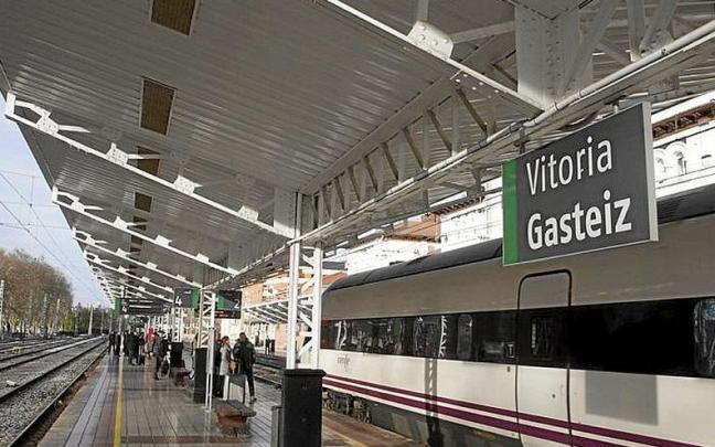 Estación de Renfe de Gasteiz. | FOTO: ALEX LARRETXI Estación de Renfe de Gasteiz. | FOTO: ALEX LARRETXI