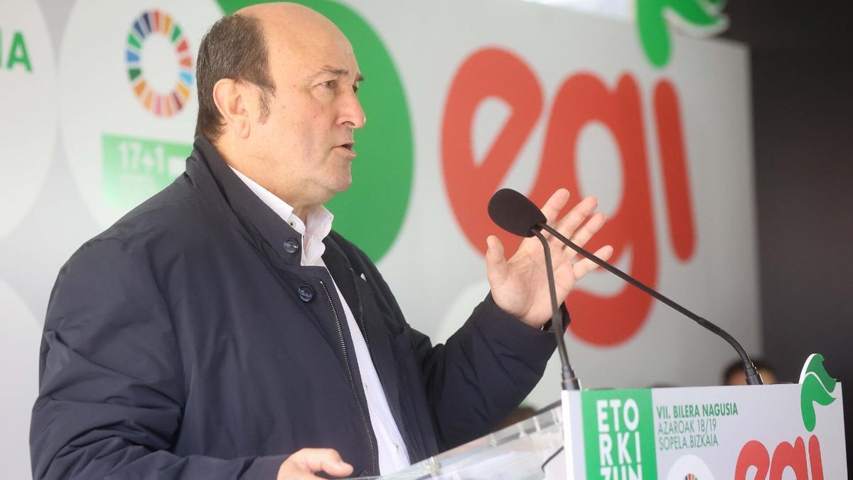 Andoni Ortuzar durante el acto