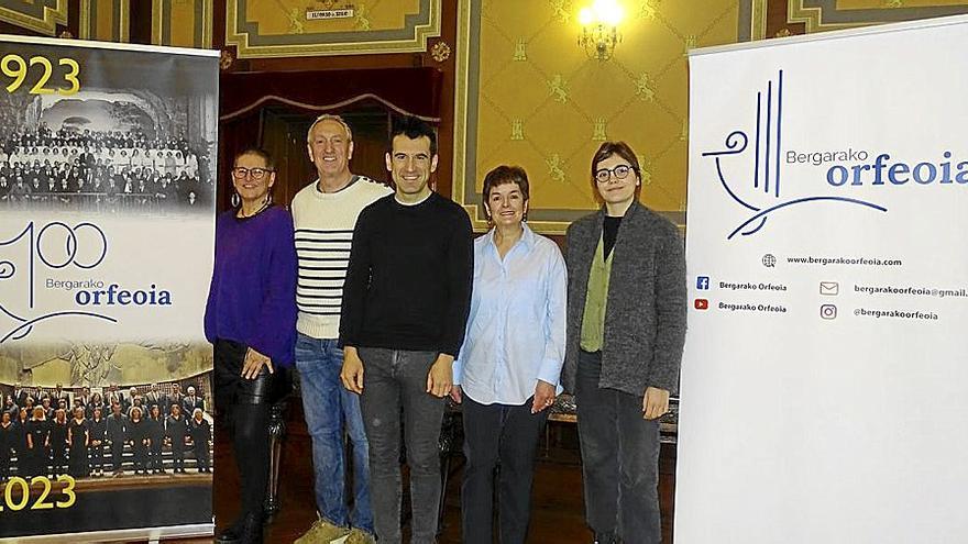 Markina, Etxaniz, Biain, Laskurain y Guridi, ayer en la presentación del programa del centenario.