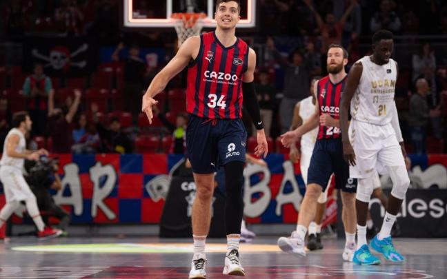 Daulton Hommes celebra uno de los tres triples que metió el pasado domingo al UCAM Murcia Daulton Hommes celebra uno de los tres triples que metió el pasado domingo al UCAM Murcia