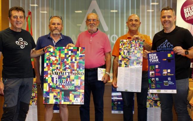 Representantes de Nagusilan, el club ciclista y Amurrio Trail Taldea, los tres grupos pregoneros.