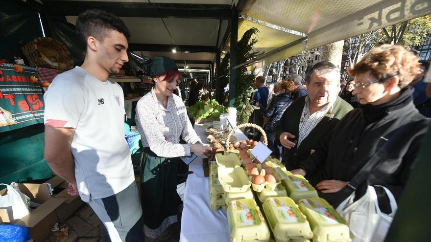 Los productores del baserri Bildotxi, de Muskiz, no pararon ni un minuto.