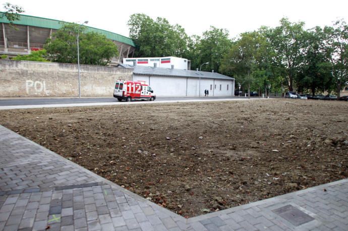 Imagen de la parcela donde se levantará un pequeño memorial de los centros de detención franquistas en Pamplona.