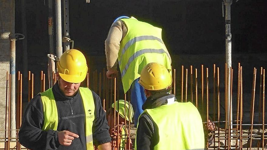 Trabajadores de la construcción en una obra pública de Gipuzkoa.