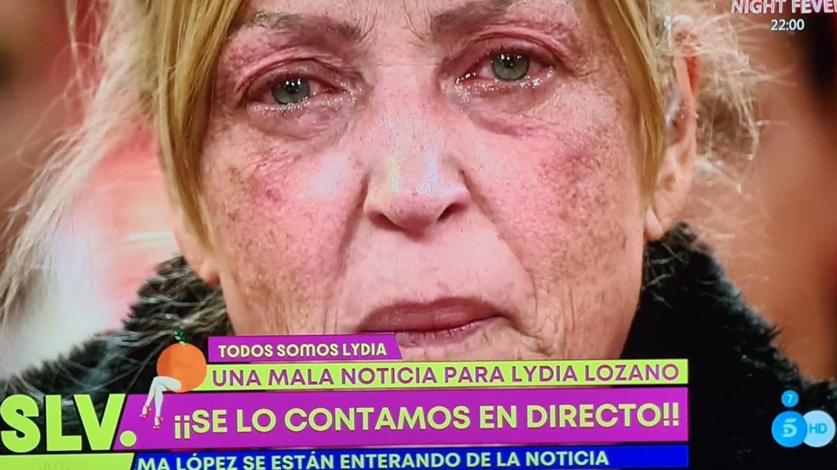 Lydia Lozano, sin maquillar, llorando sin saber qué noticia le iban a comunicar.