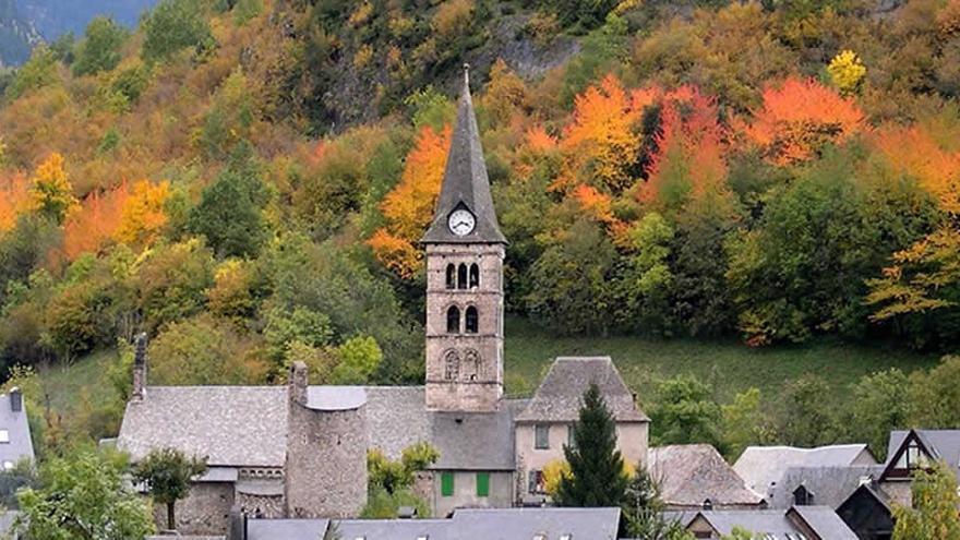 Vista panorámica del pueblo leridano de Arties.