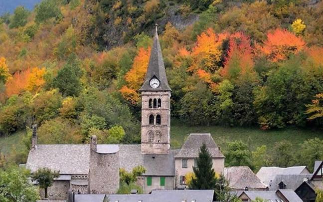 Vista panorámica del pueblo leridano de Arties.