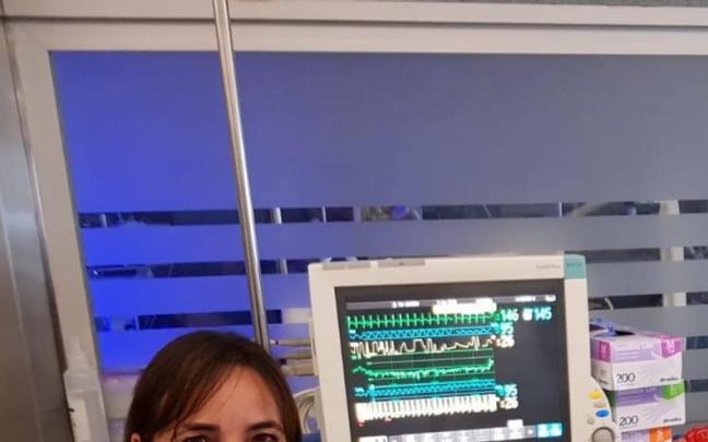 Amaia Urrizola, en el servicio de Neonatología, antes de la pandemia cuando no era obligatorio el uso de mascarilla.