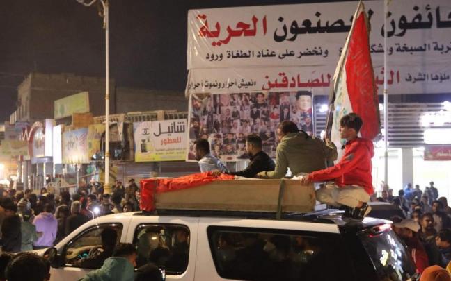 Cortejo fúnebre de dos fallecidos durante las protestas en Irán.
