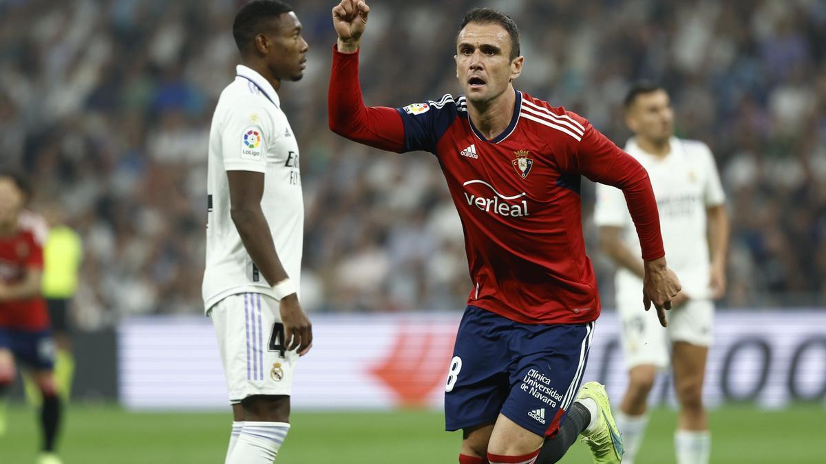 El delantero de Osasuna Kike García celebra su gol contra el Real Madrid