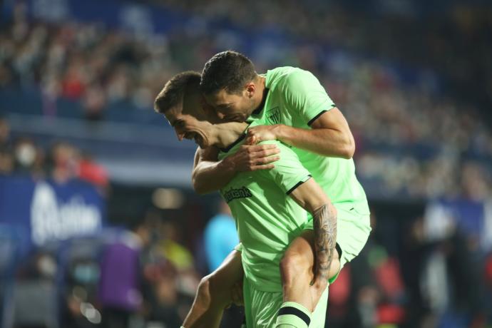 Sancet y De Marcos celebran uno de los tres goles que el navarro endosó a Osasuna en la pasada jornada.