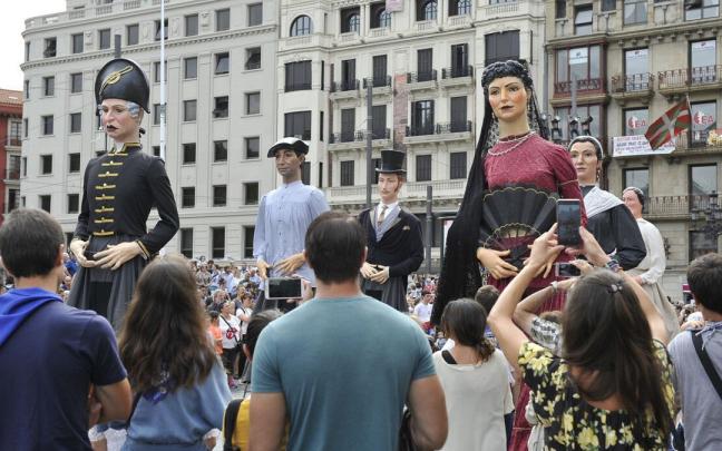 Pasacalles de Gigantes y Cabezudos en la Aste Nagusia 2019