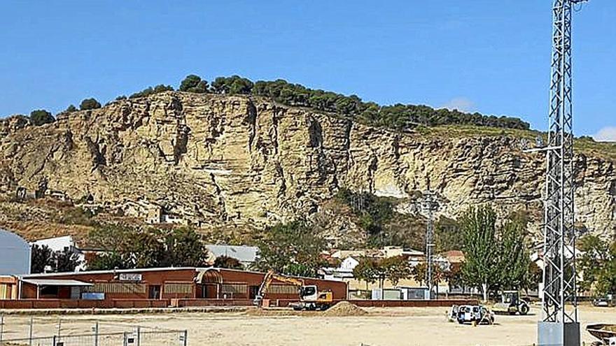 Las obras en el campo de fútbol.