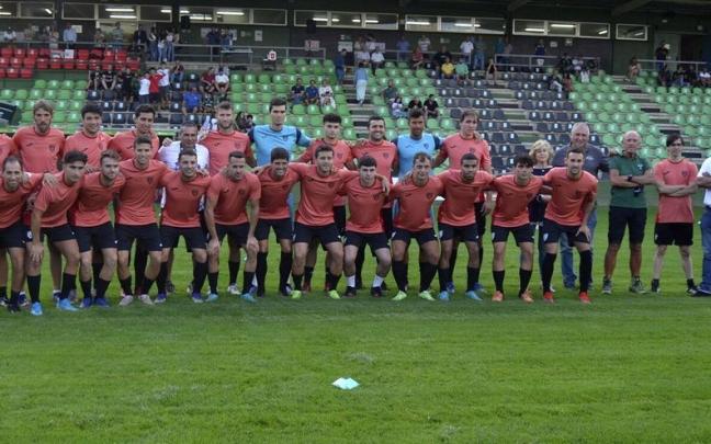 El Sestao River se presentó ayer en Las Llanas ante su afición. El Sestao River se presentó ayer en Las Llanas ante su afición.