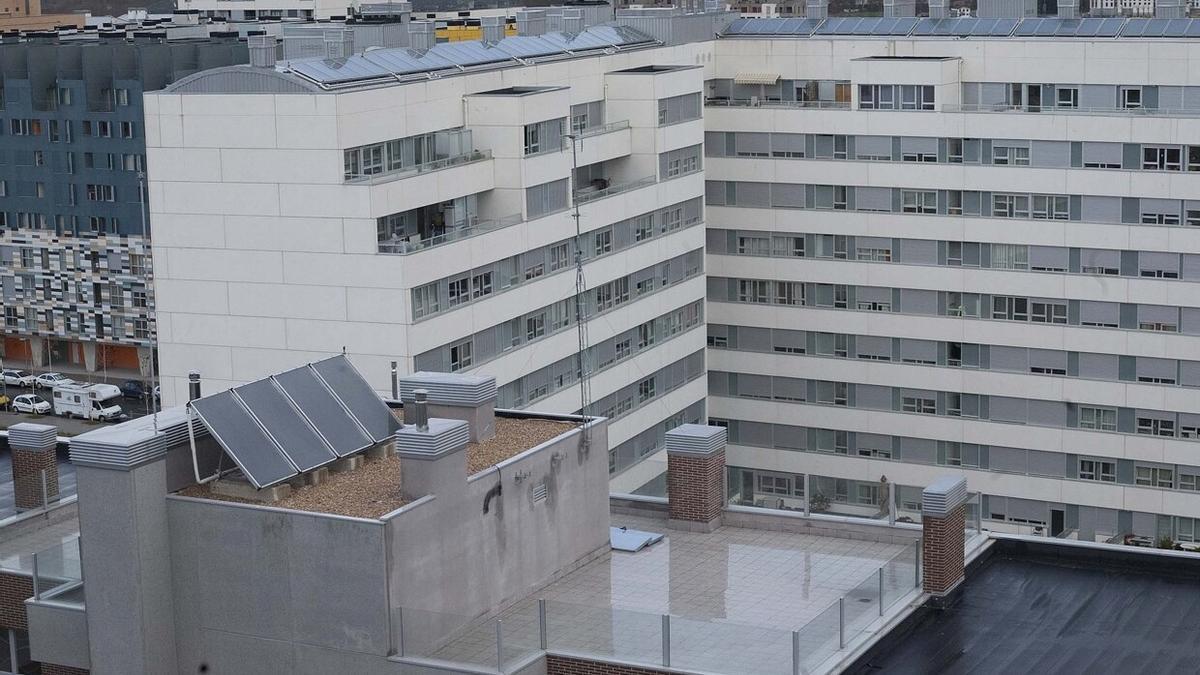 Placas solares en tejados de viviendas de Gasteiz