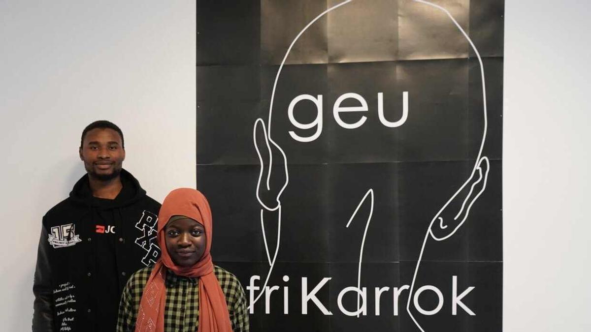 Destiny Osarumwense y Kunda Cisse en la exposición ‘geu afriKarrok’ de Montehermoso