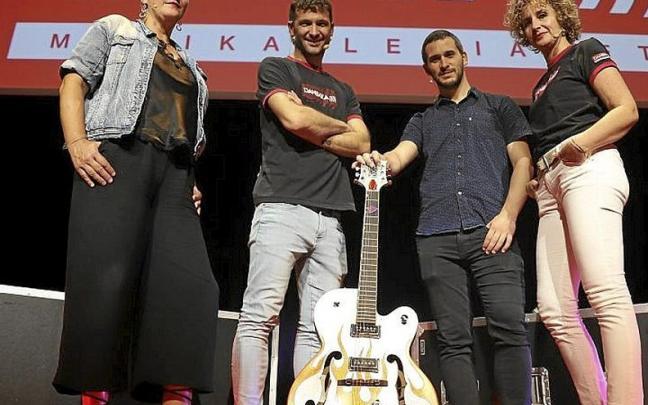 Bergarako Udaleko eta Goienako ordezkariak. | ARGAZKIA: GOIENA