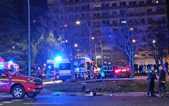 Aparatoso accidente esta noche en Portal de Foronda captado por usuarios que han subido imágenes a Twitter